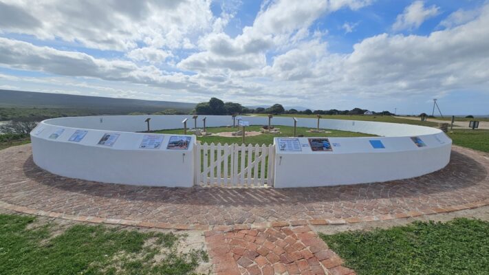 De Hoop Earth Age Display